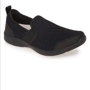 Roza Sneaker
VIONIC